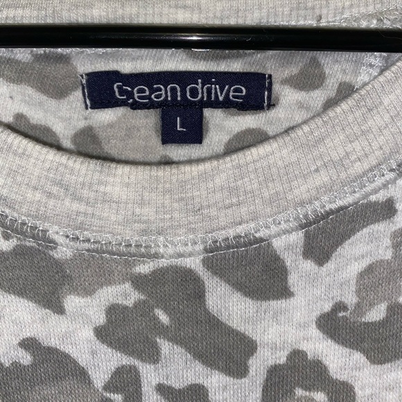 Gray Cheetah Crewneck - Picture 3 of 3